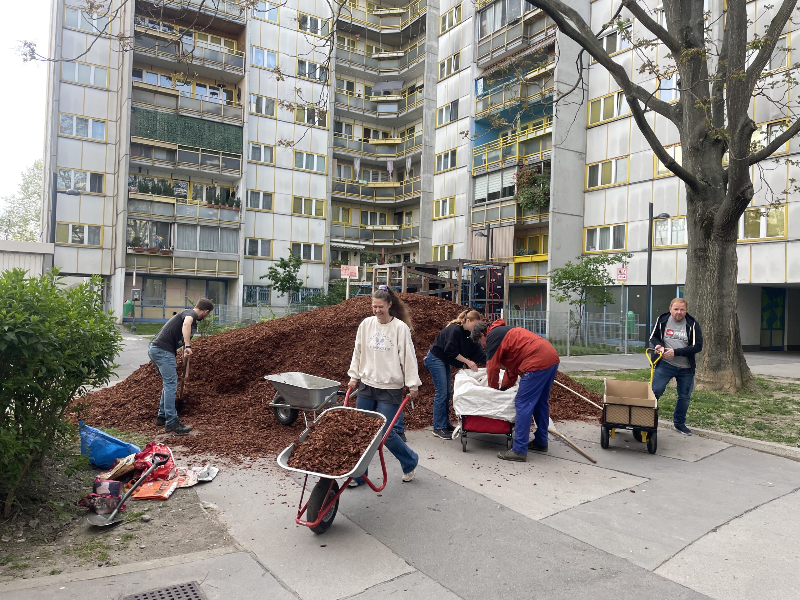 Ein Tag voller Teamwork und Rindenmulch!